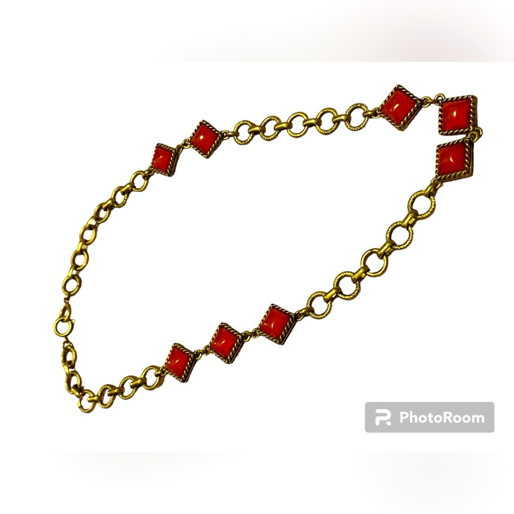 Golden fashion necklace
